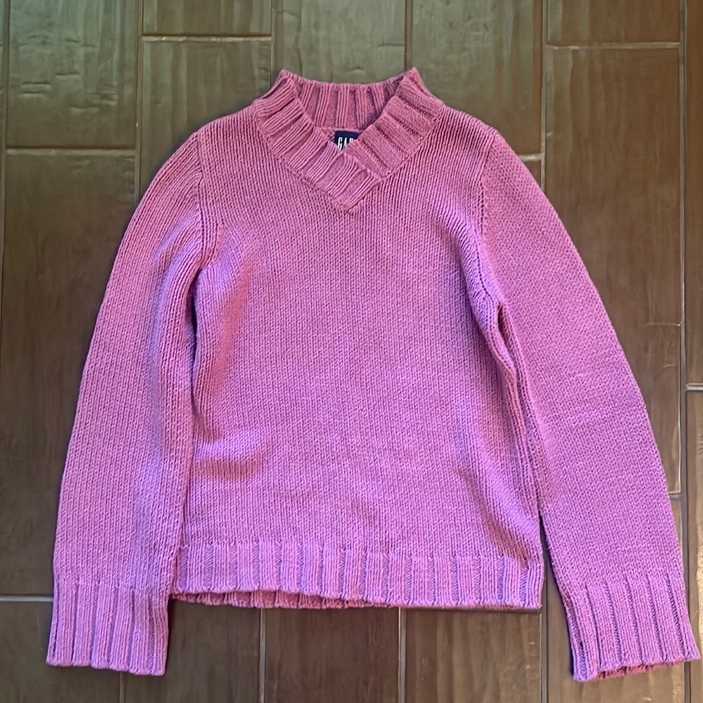 Purple v neck gap sweater
